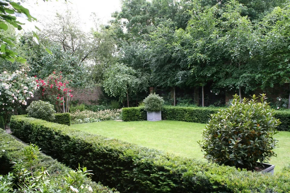 Exterior photo 2