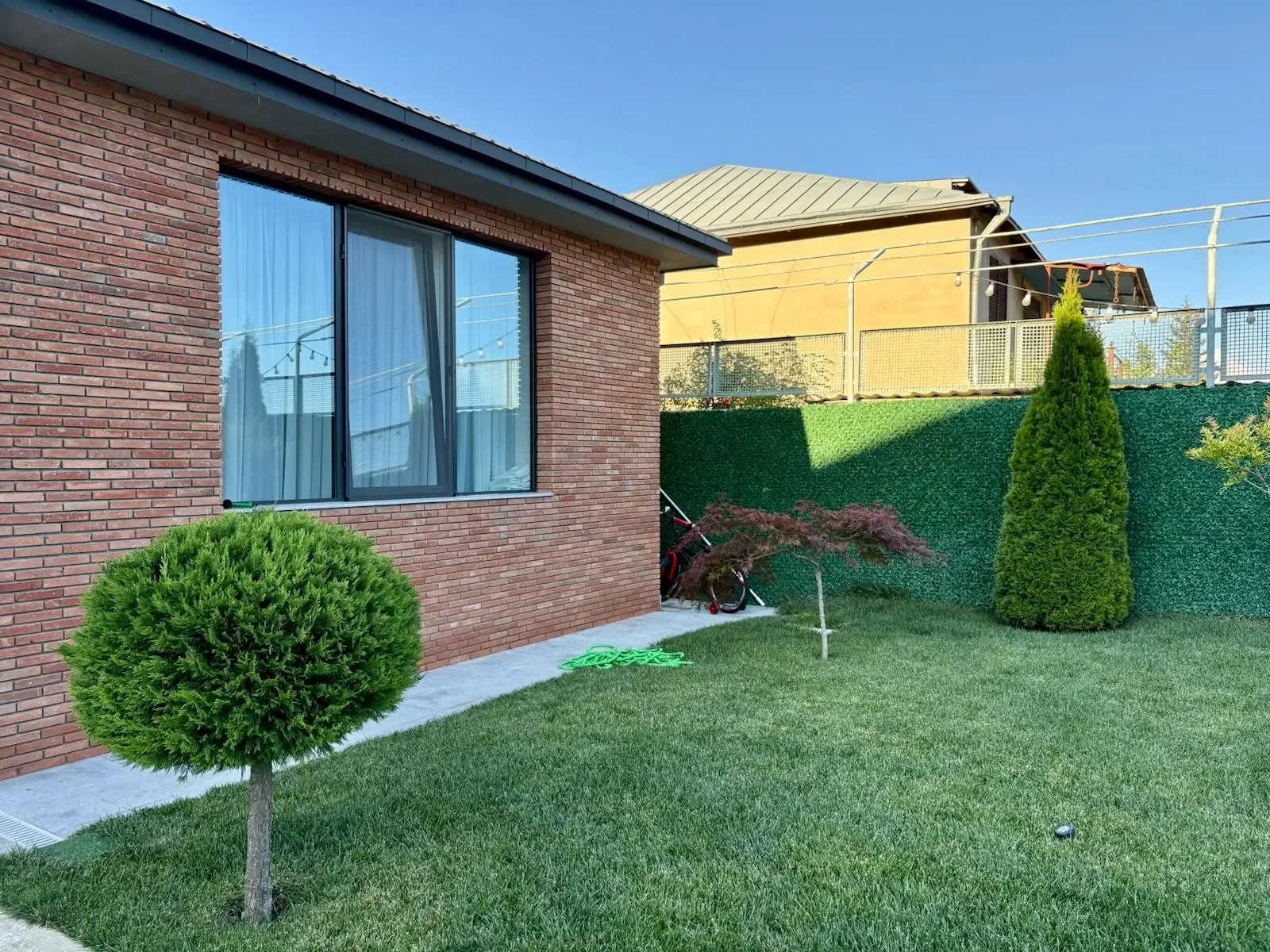 Exterior photo 7