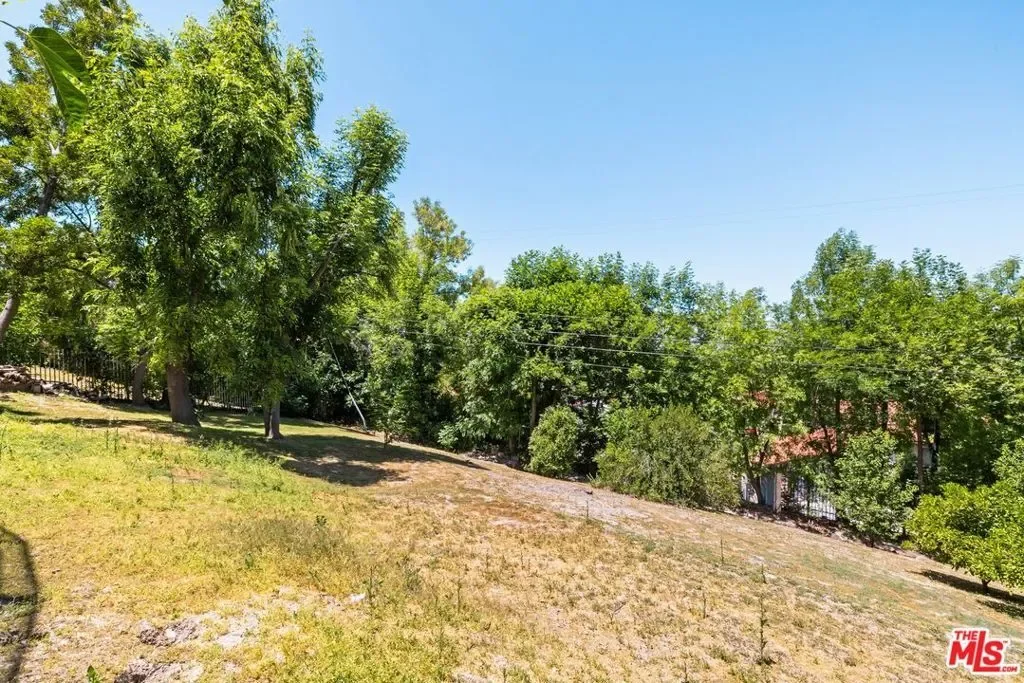 22449 Cass Avenue, Los Angeles, California, United States. - Photo 10