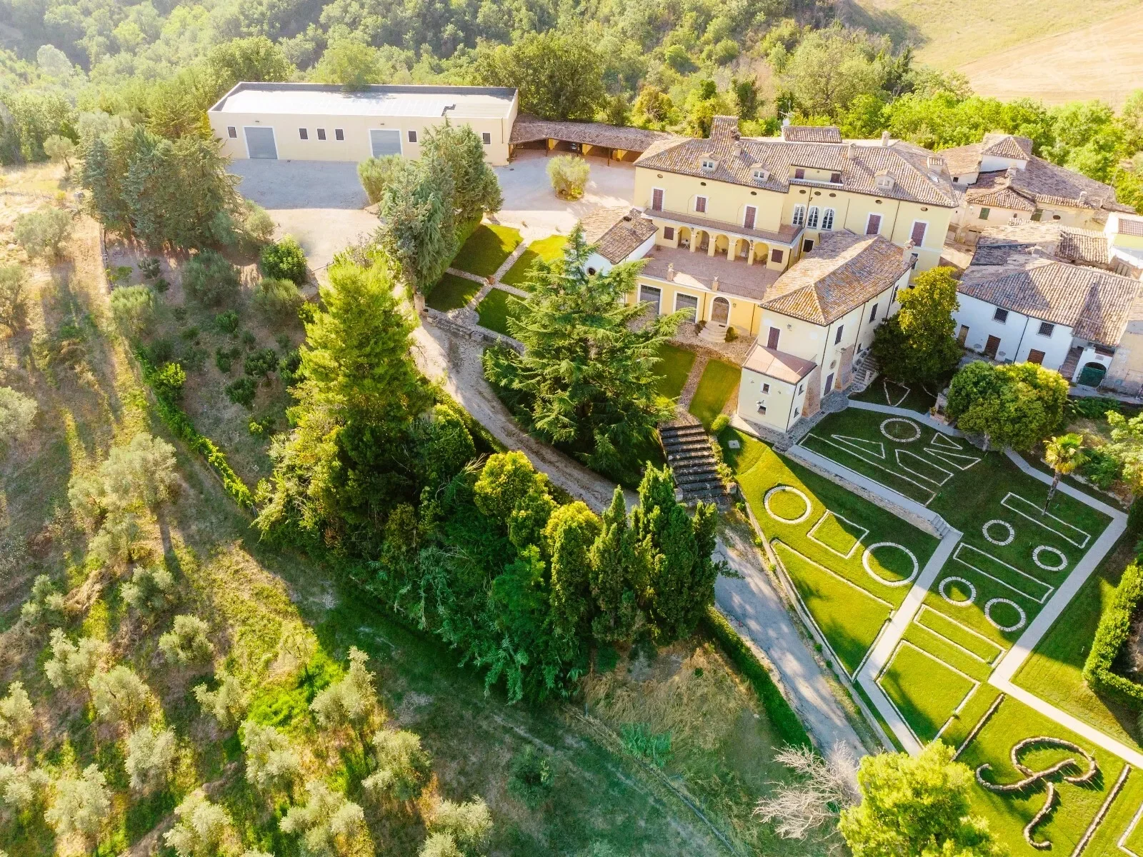 Exterior photo 9