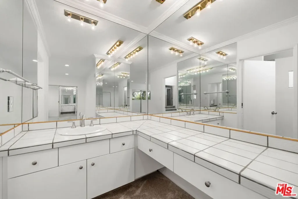 222 7th Street 301, Santa Monica, California, United States. - Photo 43