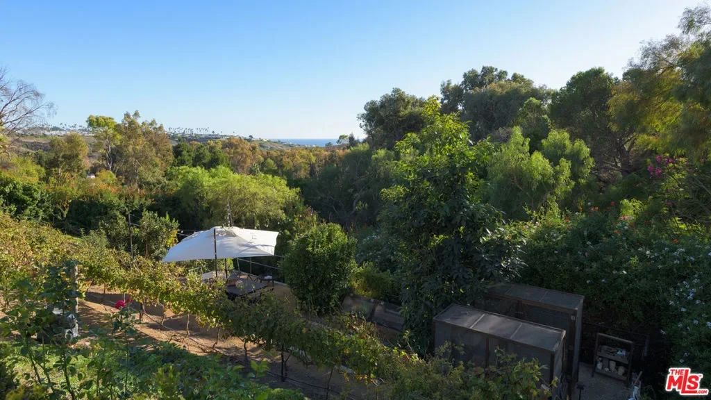 6110 Merritt Drive, Malibu, California, United States. - Photo 55