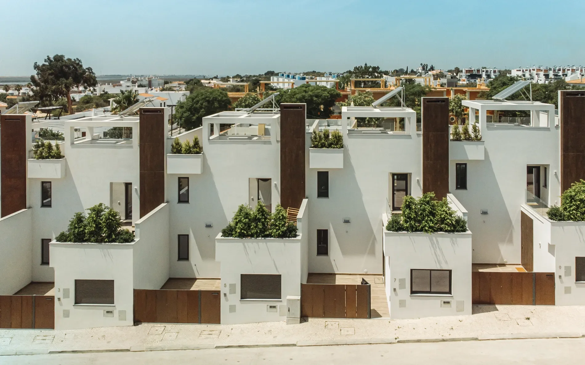 Exterior photo 2