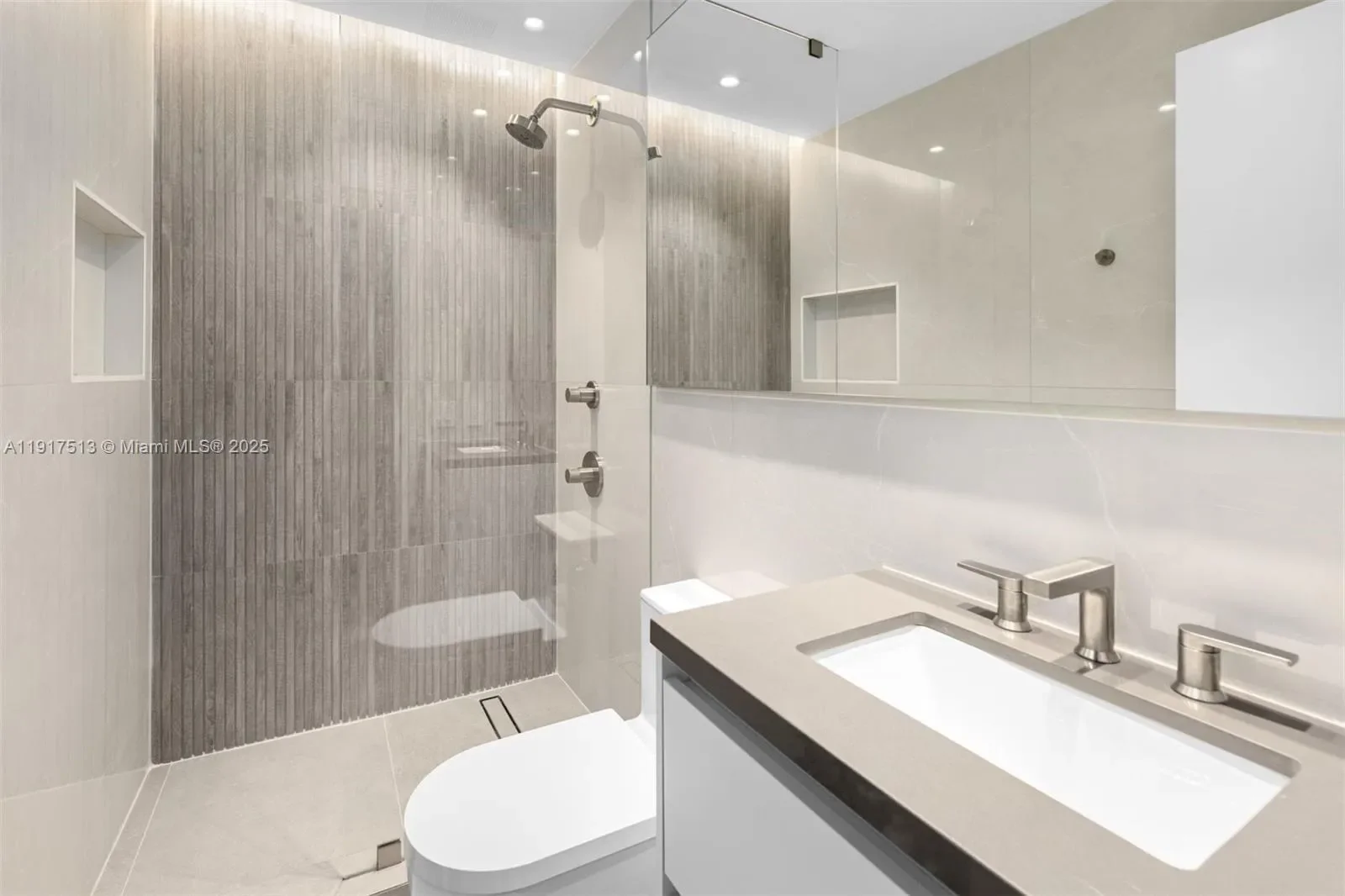 7150 W Lago Dr, Miami, Florida, United States. - Photo 22