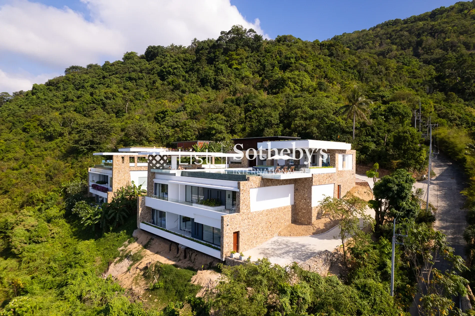 Exterior photo 2