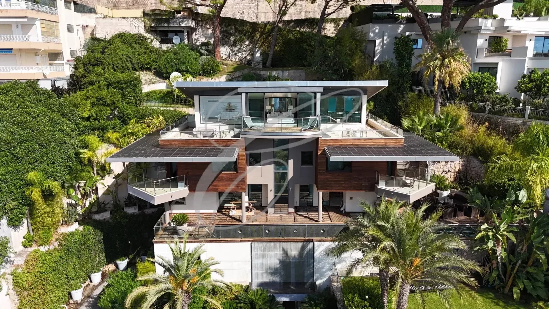 Exterior photo 2