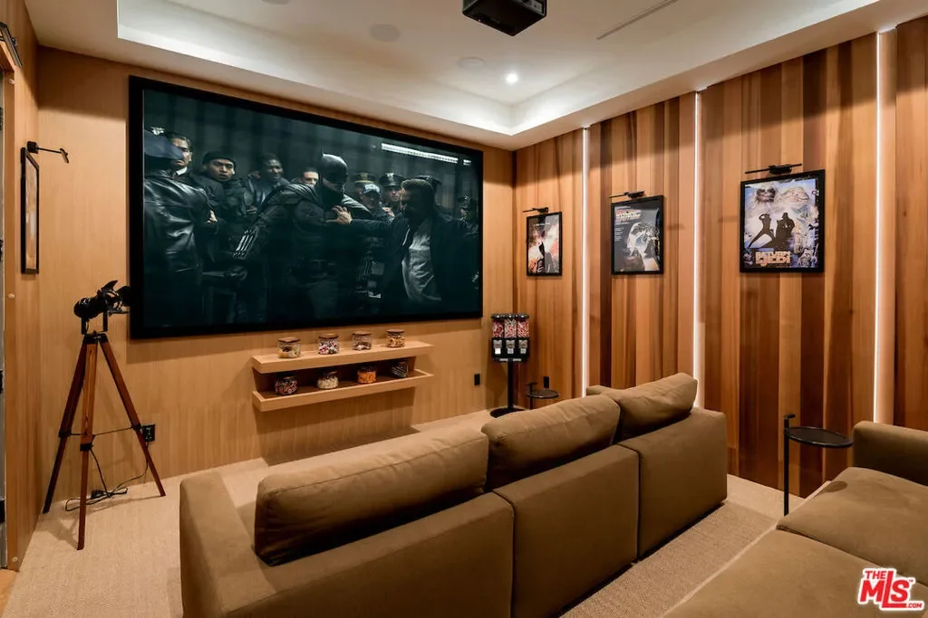 839 N Genesee Avenue, Los Angeles, California, United States. - Photo 8