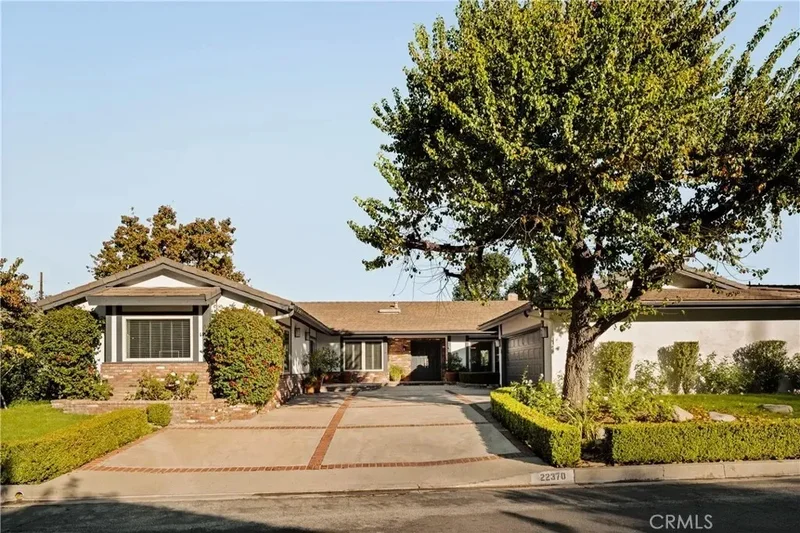 Single Family Residence in Woodland Hills