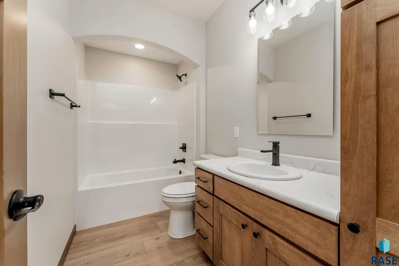 8125 E Norway Pine Trl, Sioux Falls, SD 57110, Sioux Falls, South Dakota, United States. - Photo 4