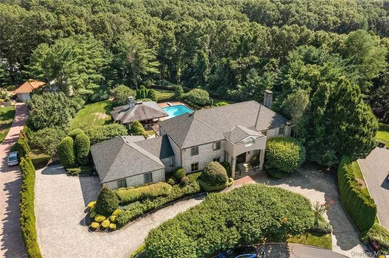 294 Half Hollow Road, Huntington Station, New York, United States. - Photo 10