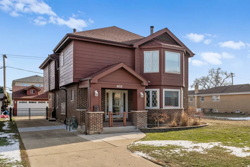 6013 N Emerson Street, Des Plaines, Illinois, United States. - Photo 2