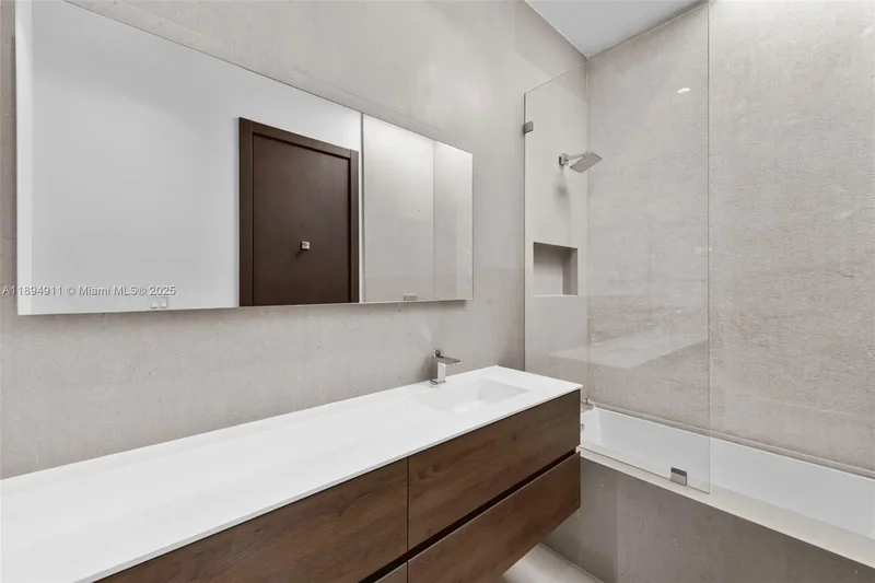 478 Tamarind Dr, Hallandale Beach, Florida, United States. - Photo 38