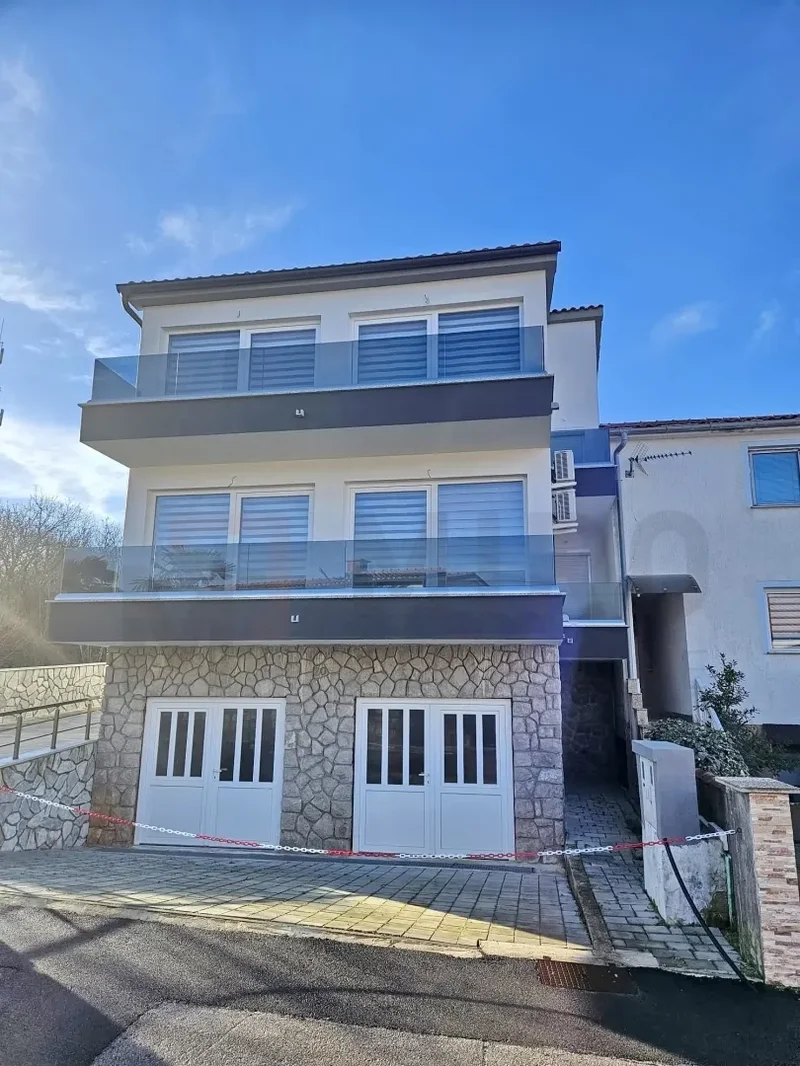 Njivice, semi-detached apartment house in a great location, SALE!