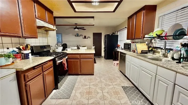 13981 Rose, Fontana, California, United States. - Photo 13