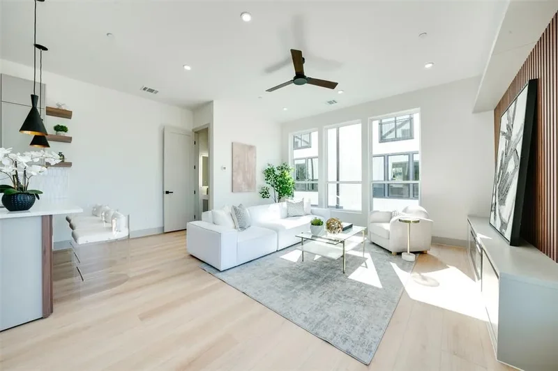 512 N Lancaster Street, Dallas, Texas, United States. - Photo 2