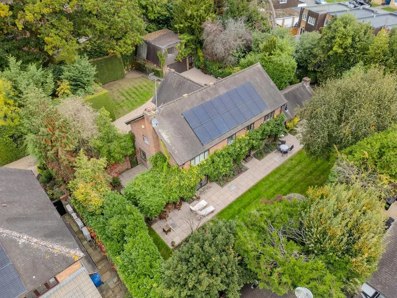 Gordon Avenue, Stanmore, England, United Kingdom. - Photo 10