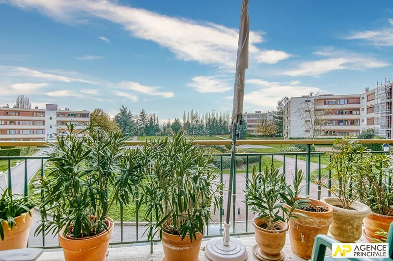 Noisy Le Roi 'La Gaillarderie' - 4-room apartment 107 m² with balcony located on the 1st floor with