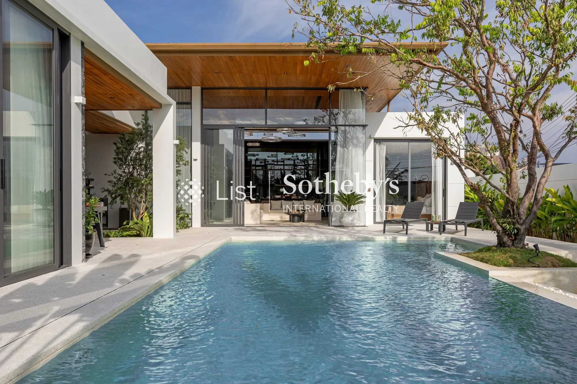 Exterior photo 6