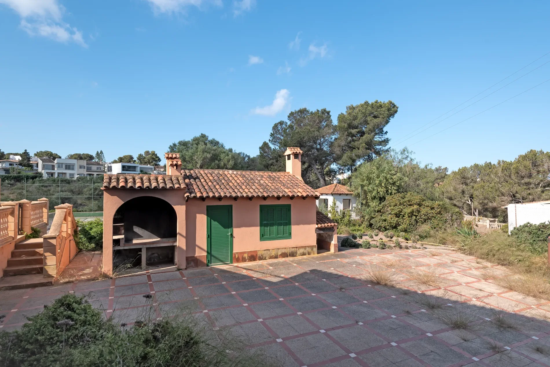 Exterior photo 8