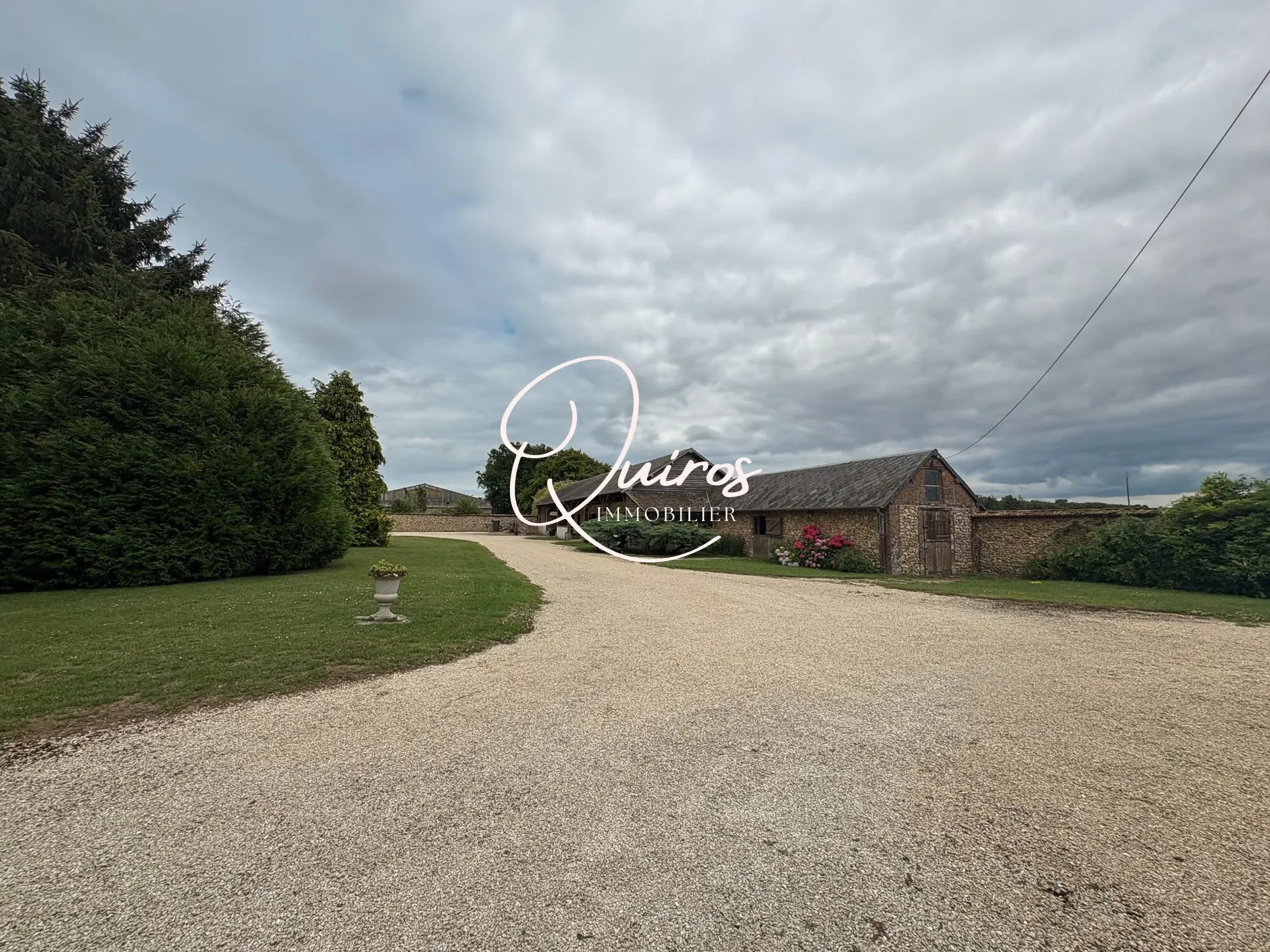 Exterior photo 7