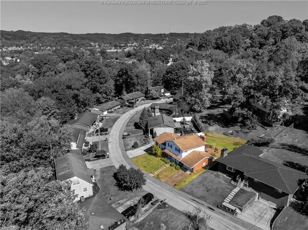 822 Whispering Way, South Charleston, WV 25303, Charleston, West Virginia, United States. - Photo 20