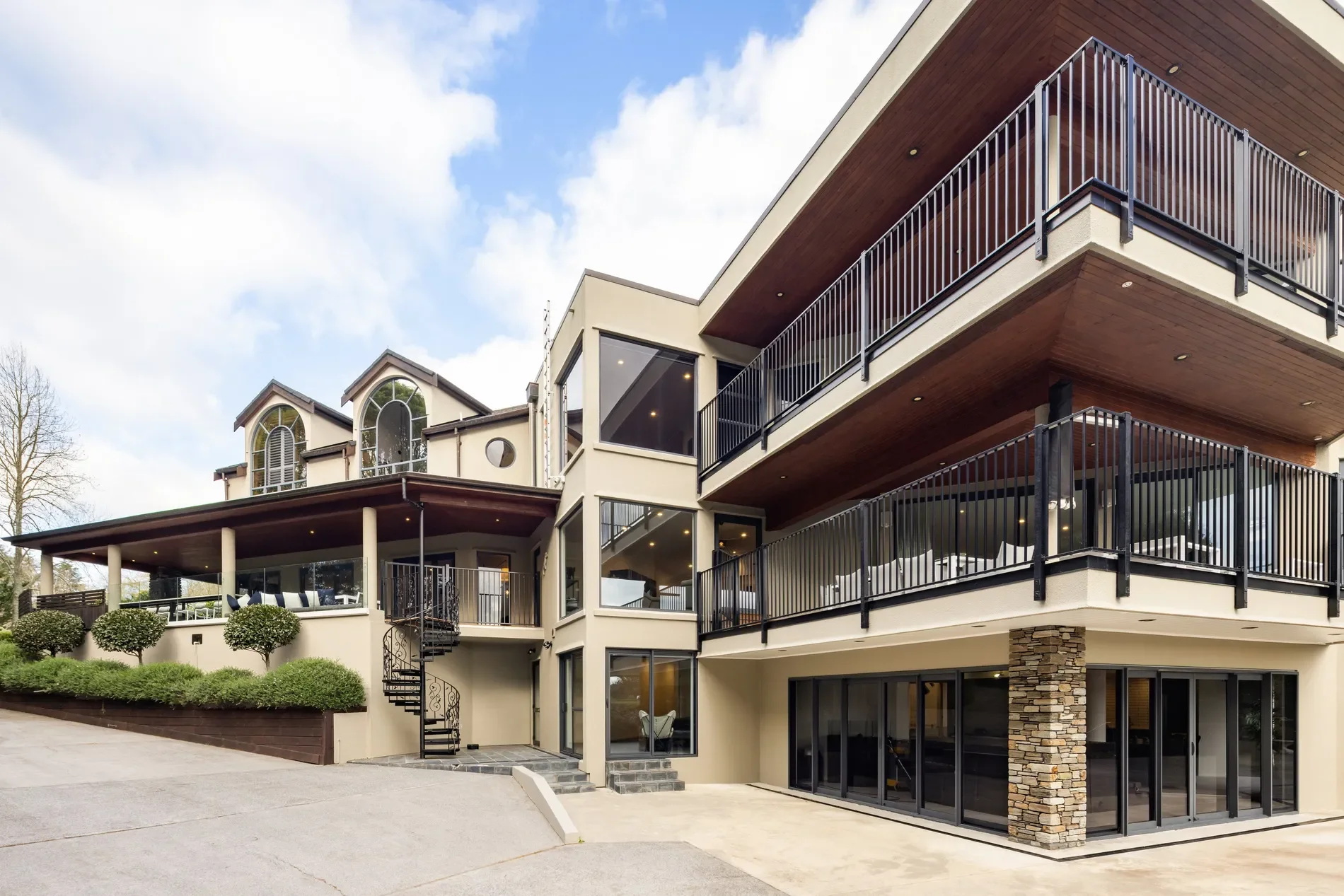 Exterior photo 10