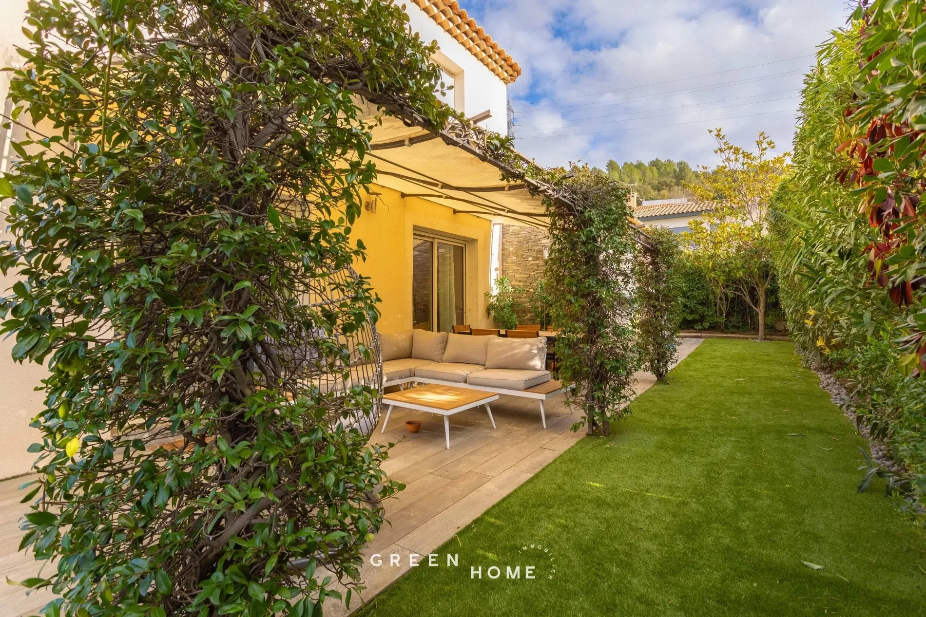 Exterior photo 5
