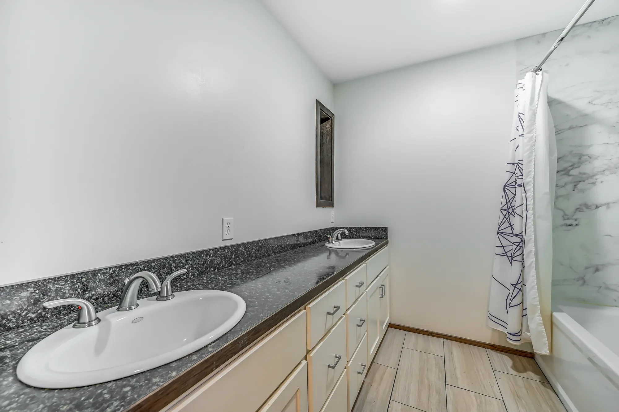 8221 308th Ave SE , Issaquah, WA 98027, Issaquah, Washington, United States. - Photo 5