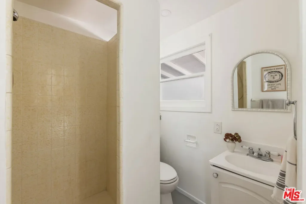 1945 Yosemite Drive, Los Angeles, California, United States. - Photo 42