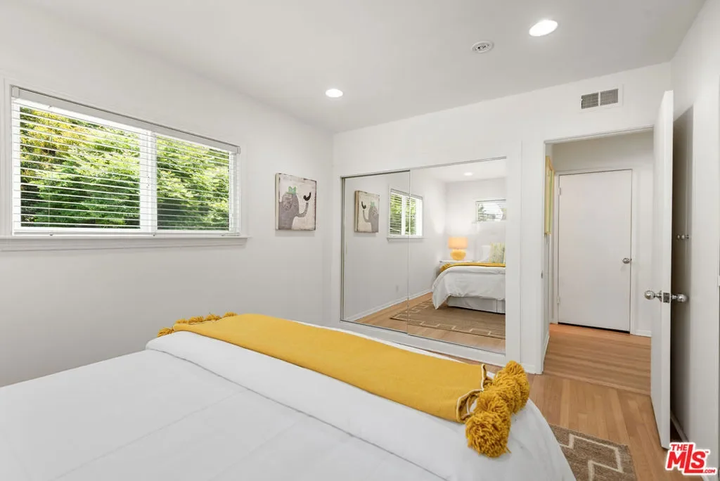 1247 N Bundy Drive, Los Angeles, California, United States. - Photo 20