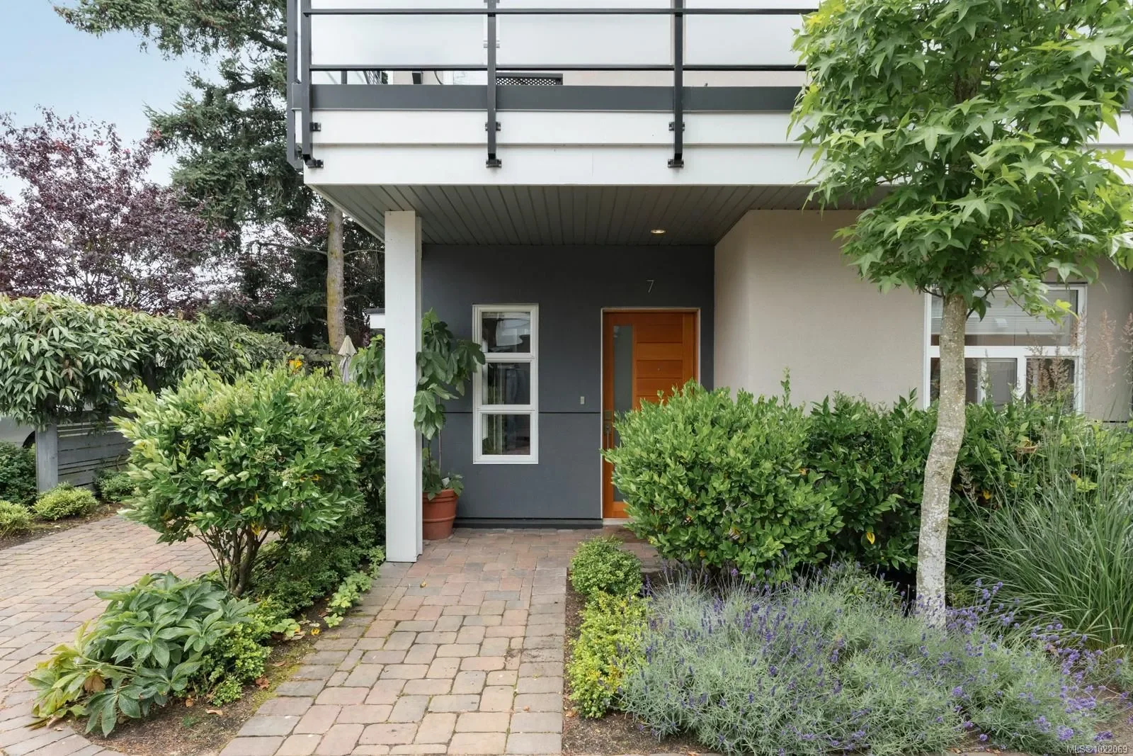 Exterior photo 7