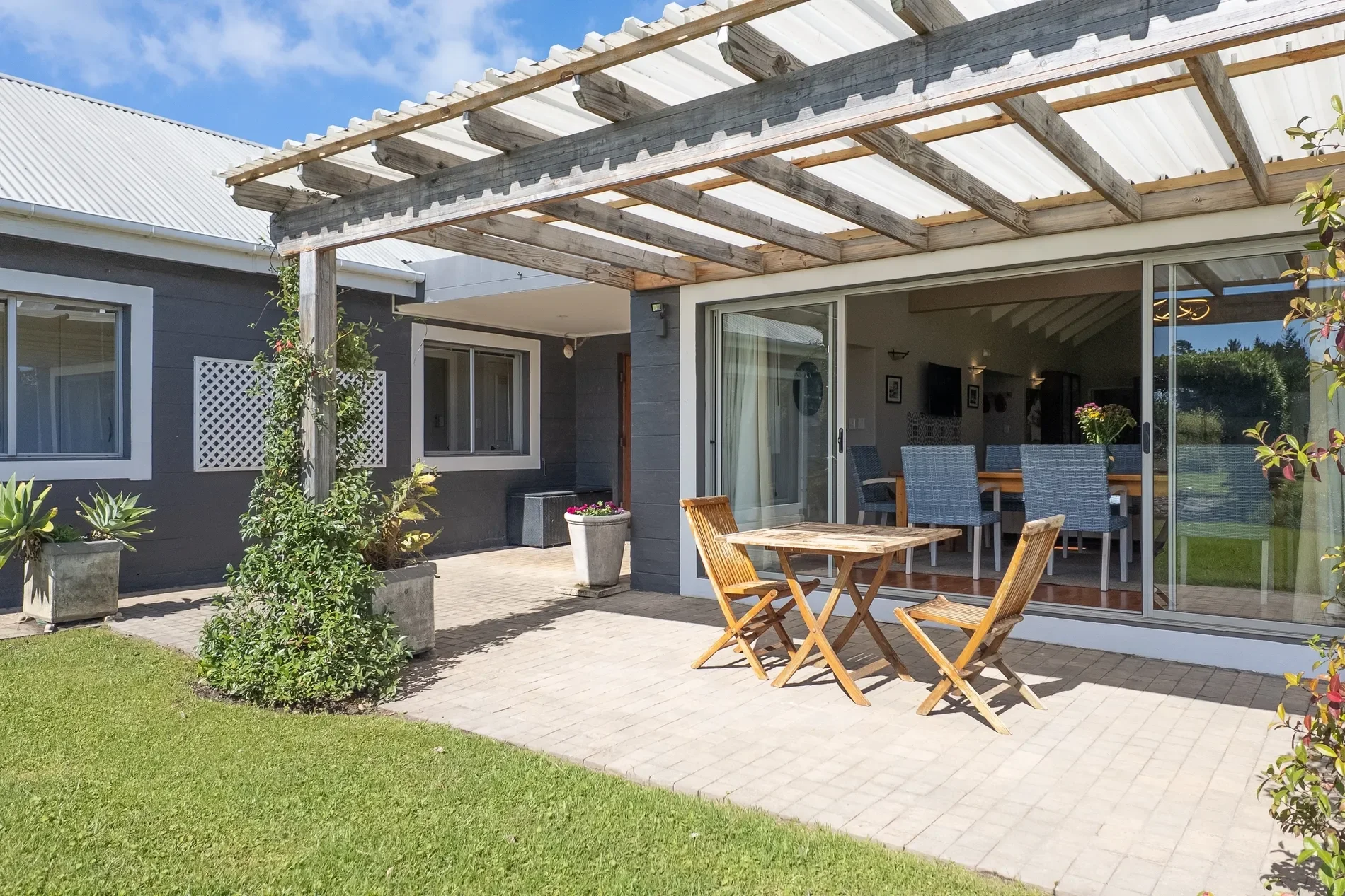 Exterior photo 10