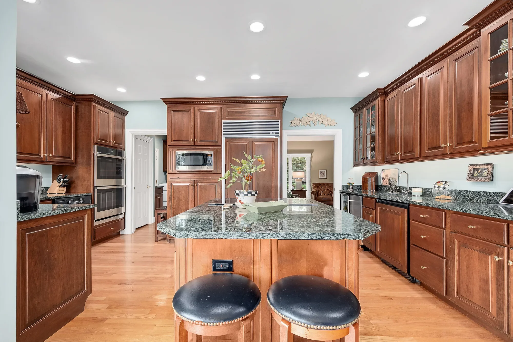 802 Kenmare Drive , Burr Ridge, IL 60527, Burr Ridge, Illinois, United States. - Photo 8