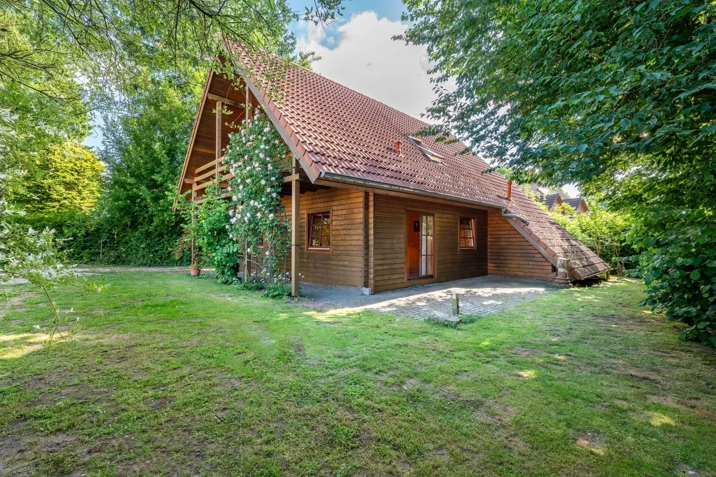 Exterior photo 2