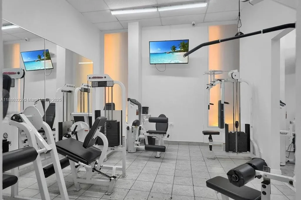 6039 Collins Ave 1126, Miami Beach, Florida, United States. - Photo 47