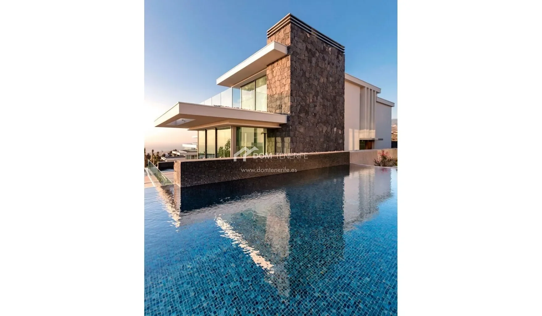 Exterior photo 5