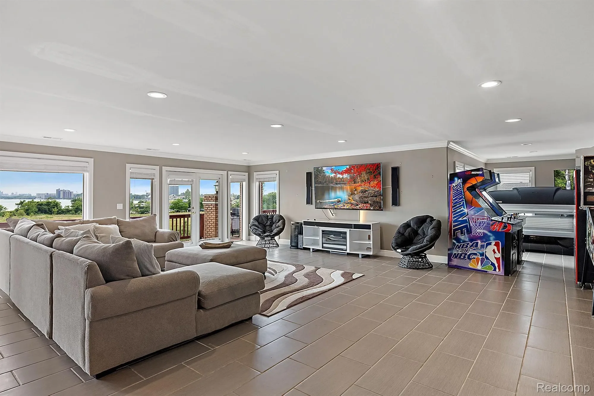 18 SAND BAR Lane, Detroit, MI 48214, Detroit, Michigan, United States. - Photo 63