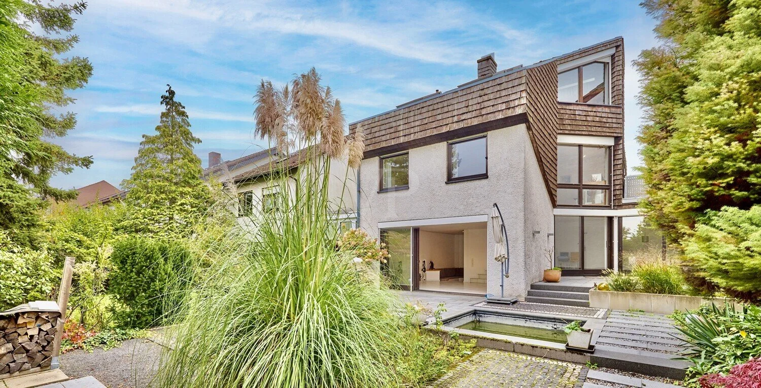Exterior photo 5
