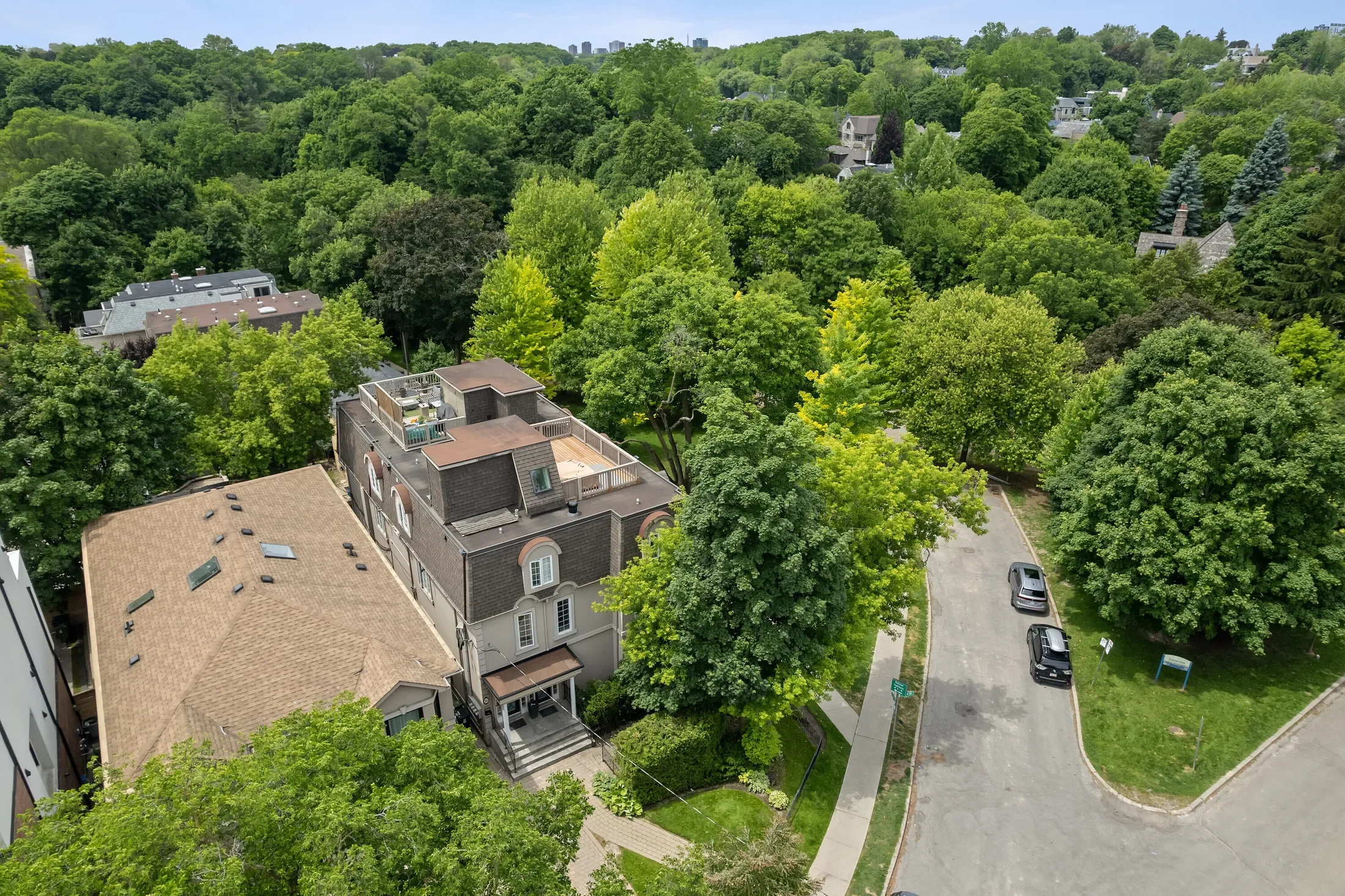 Exterior photo 4