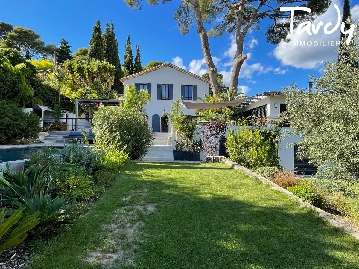 Exterior photo 7