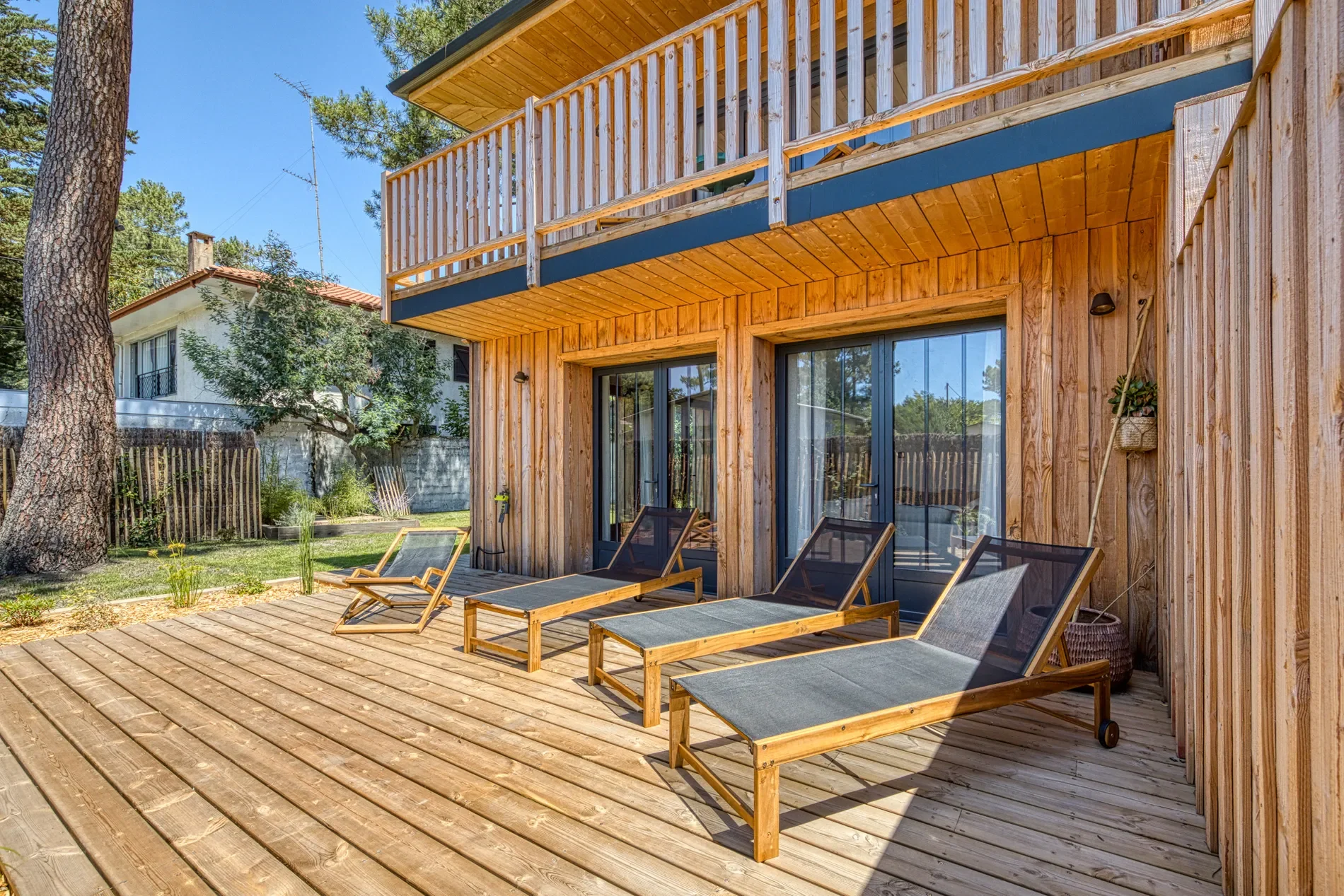 Exterior photo 4
