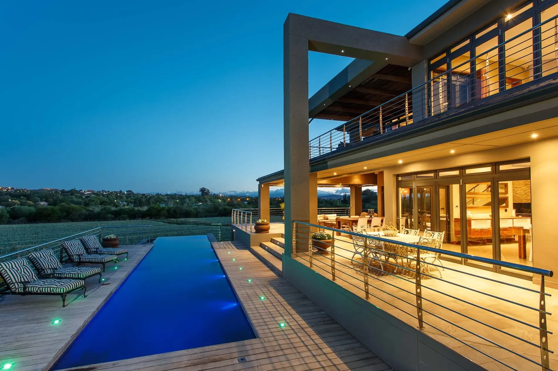 Exterior photo 7