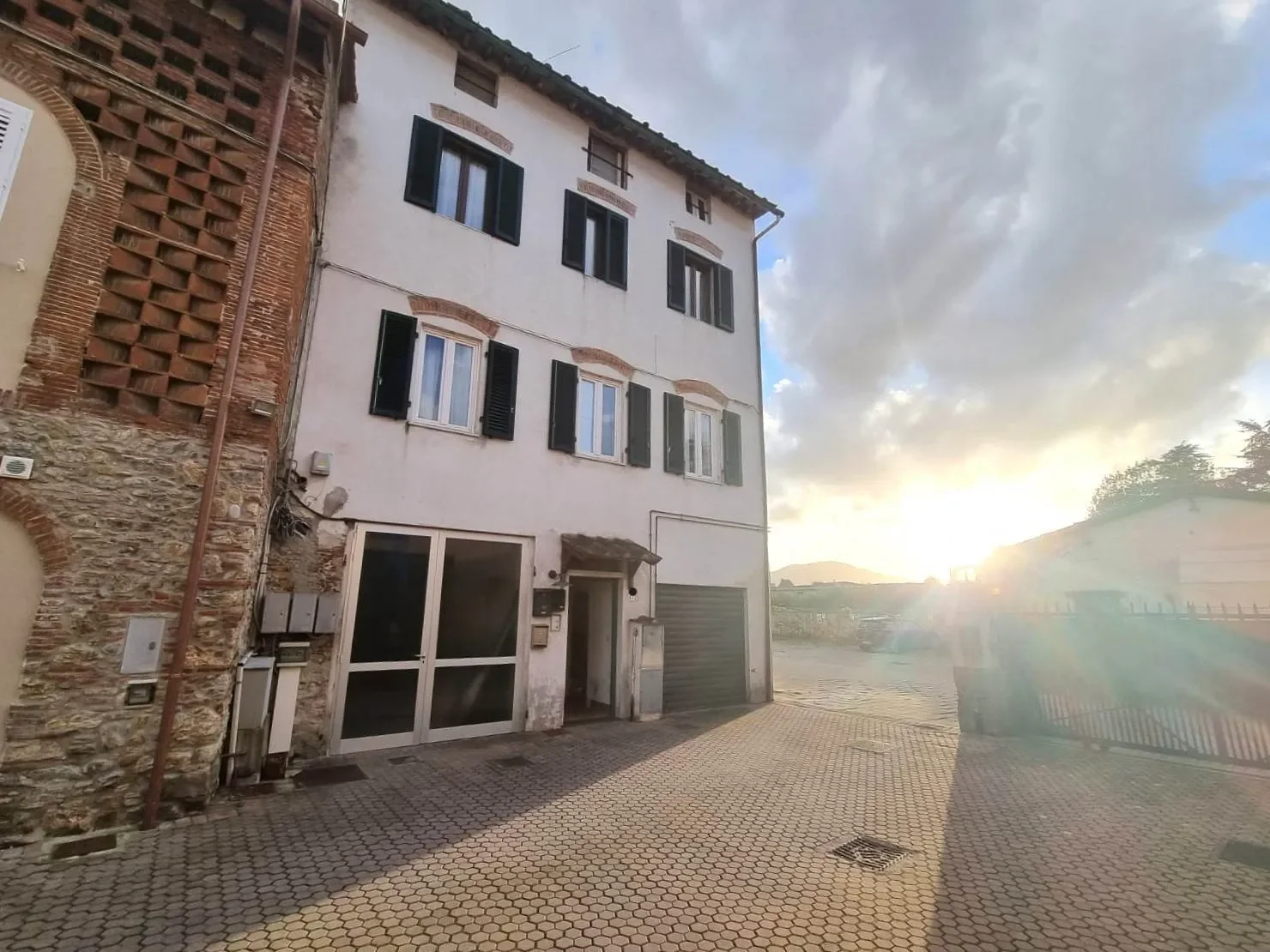 Exterior photo 8