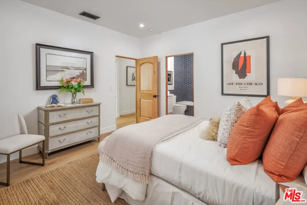 913 S Mullen Avenue, Los Angeles, California, United States. - Photo 41