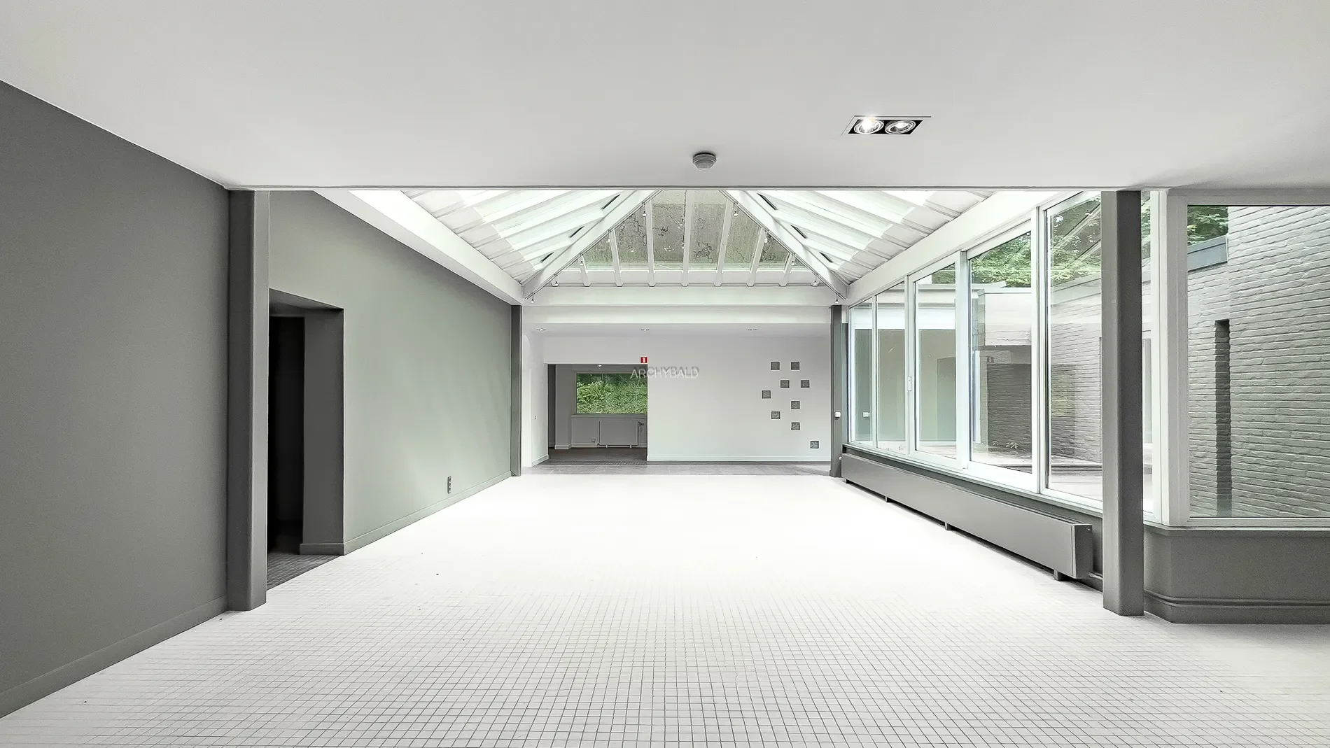 Exterior photo 4
