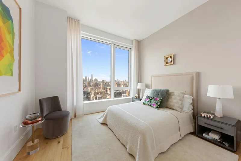 Third Avenue, New York, New York, United States. - Photo 23
