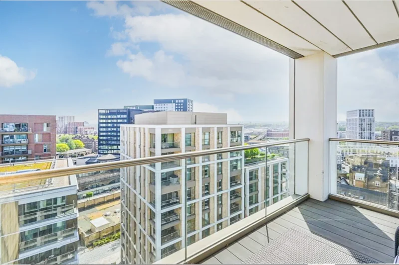 Radley House, Prince of Wales Drive, London, England, United Kingdom. - Photo 24
