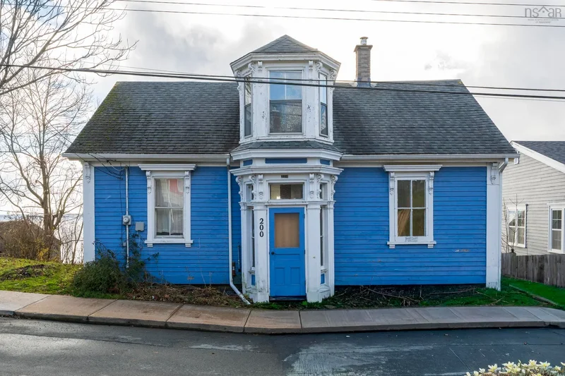 200 Montague Street, Lunenburg, NS B0J 2C0, Lunenburg, Nova Scotia, Canada. - Photo 1