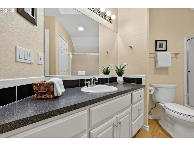 14341 SE Terrace Dr, Clackamas, OR 97015, Clackamas, Oregon, United States. - Photo 38