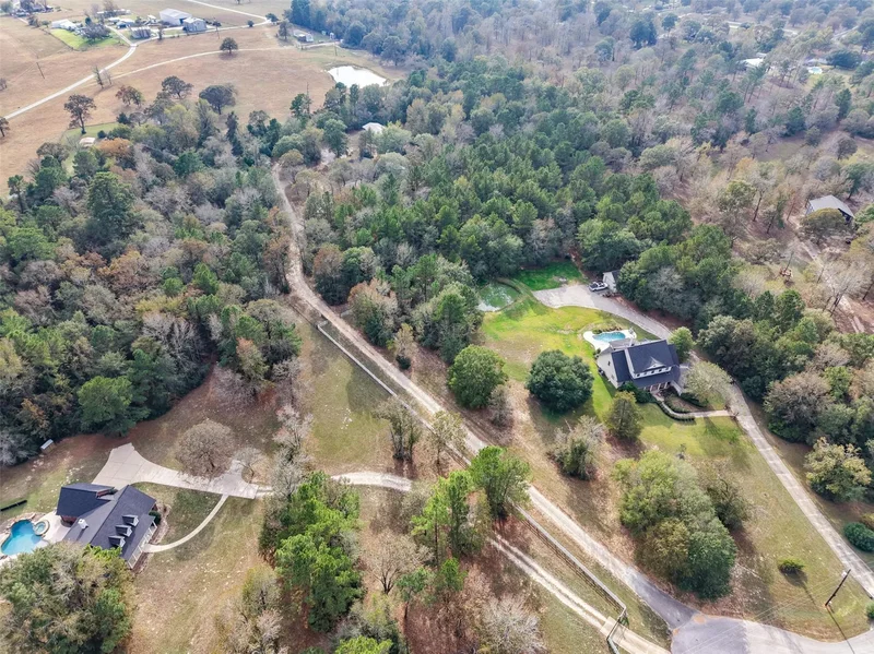 18451 Hills Lake Ct, Montgomery, Texas, United States. - Photo 39